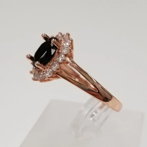 18k Rose Gold With Black Spinel Ring - Picture 5 of 8